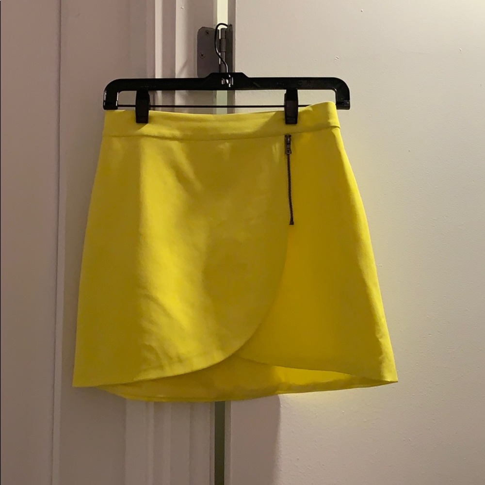 Alice & Olivia yellow mini skirt